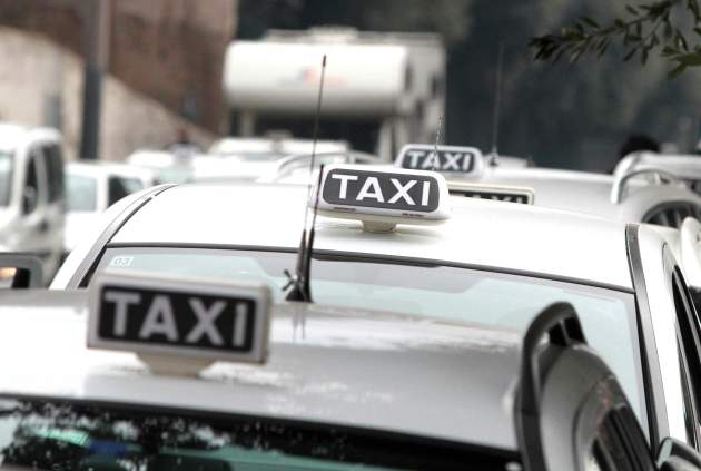 Taxi vs Uber: bene tribunale Milano, è vittoria per tassisti onesti